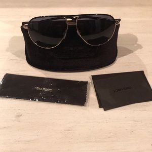Like new Tom Ford aviator sunglasses